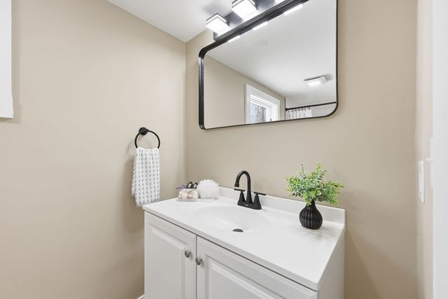 29 Lowell Ave, West Springfield, MA 01089