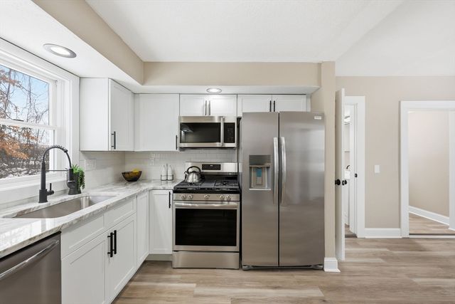 29 Lowell Ave, West Springfield, MA 01089