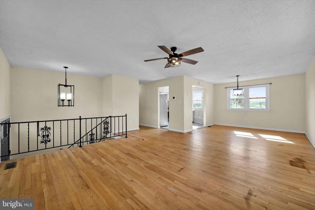 2401 BELAIR DR, Dover, PA 17315