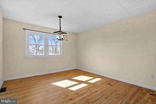 2401 BELAIR DR, Dover, PA 17315