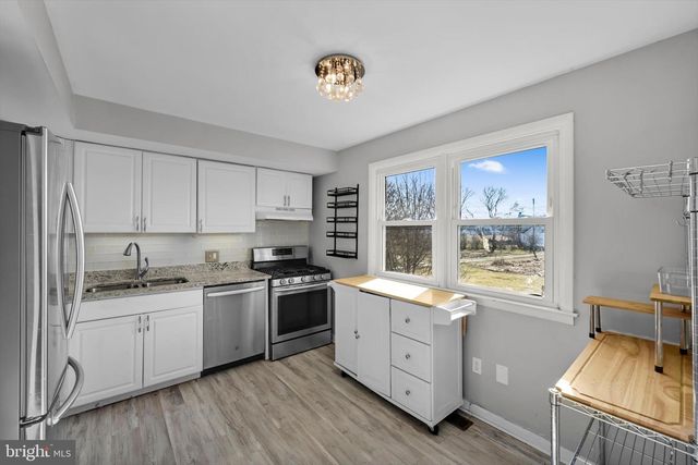 2401 BELAIR DR, Dover, PA 17315