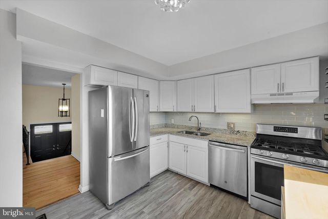 2401 BELAIR DR, Dover, PA 17315