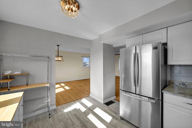 2401 BELAIR DR, Dover, PA 17315