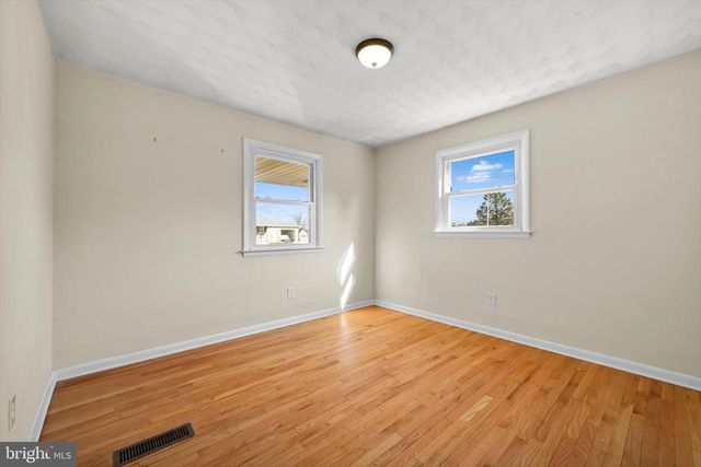 2401 BELAIR DR, Dover, PA 17315