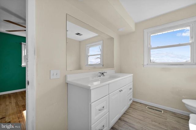 2401 BELAIR DR, Dover, PA 17315