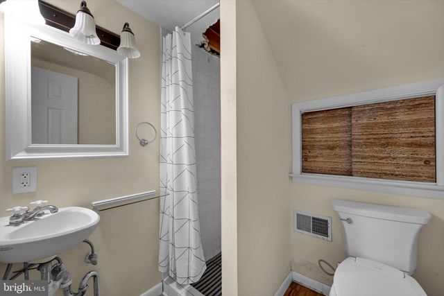 2401 BELAIR DR, Dover, PA 17315