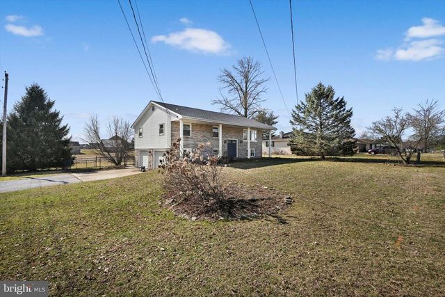 2401 BELAIR DR, Dover, PA 17315