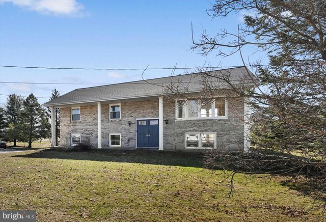 2401 BELAIR DR, Dover, PA 17315