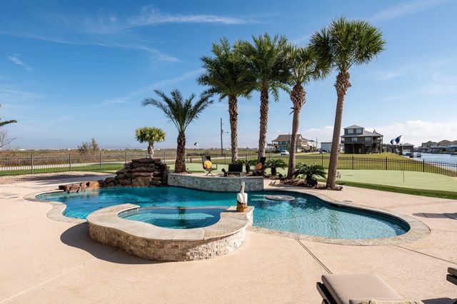 1239 Lagoon Drive, Crystal Beach, TX 77650