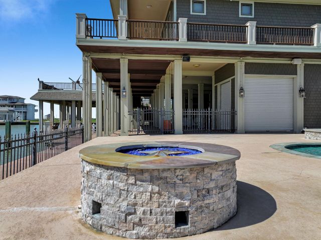 1239 Lagoon Drive, Crystal Beach, TX 77650