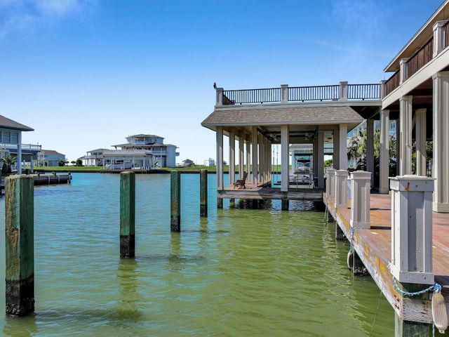 1239 Lagoon Drive, Crystal Beach, TX 77650