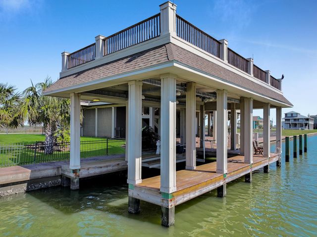 1239 Lagoon Drive, Crystal Beach, TX 77650