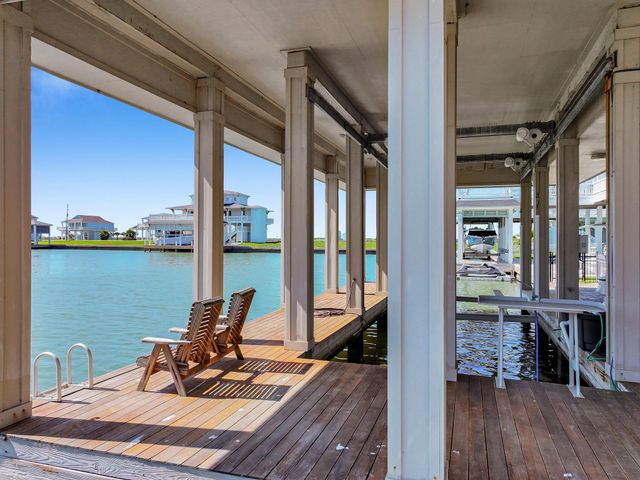 1239 Lagoon Drive, Crystal Beach, TX 77650