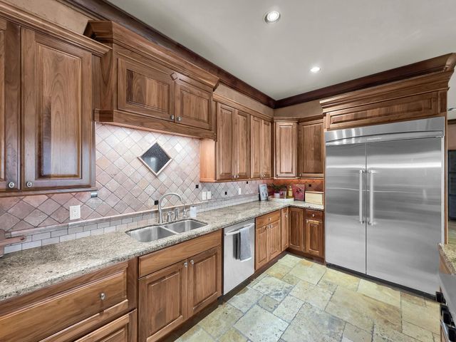 1239 Lagoon Drive, Crystal Beach, TX 77650