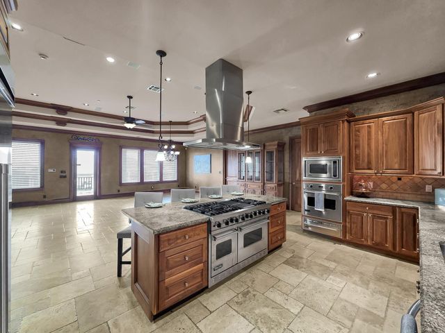 1239 Lagoon Drive, Crystal Beach, TX 77650