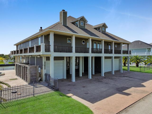 1239 Lagoon Drive, Crystal Beach, TX 77650
