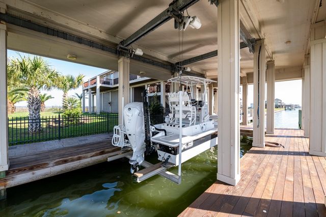 1239 Lagoon Drive, Crystal Beach, TX 77650