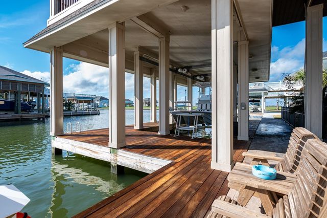 1239 Lagoon Drive, Crystal Beach, TX 77650