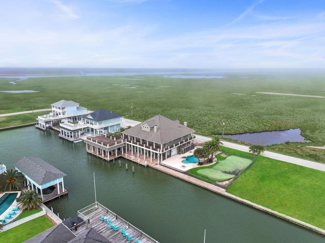 1239 Lagoon Drive, Crystal Beach, TX 77650