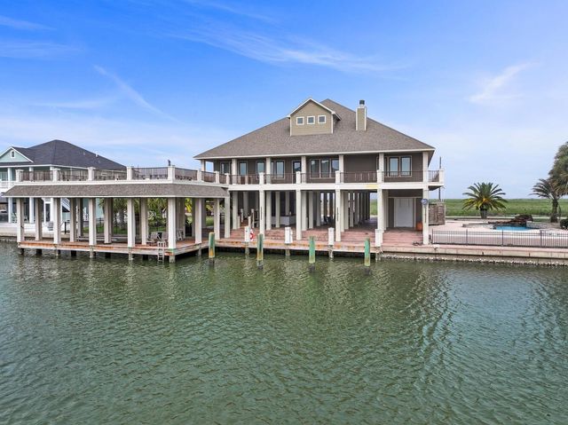 1239 Lagoon Drive, Crystal Beach, TX 77650