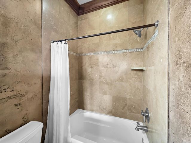 1239 Lagoon Drive, Crystal Beach, TX 77650