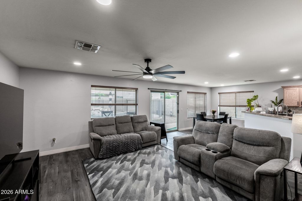 Image 8 of property listing at 23219 N 21ST Place, Phoenix, AZ 85024