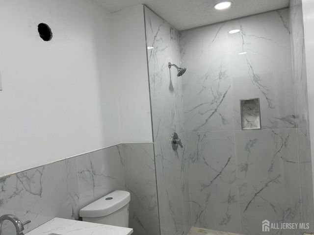 223 Wycoff Way West Way, East Brunswick, NJ 08816