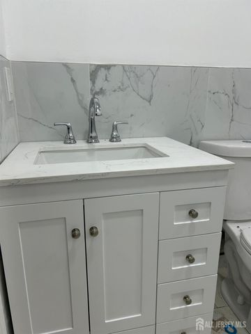 223 Wycoff Way West Way, East Brunswick, NJ 08816