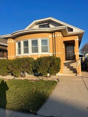 2425 Oak park Avenue B, Berwyn, IL 60402