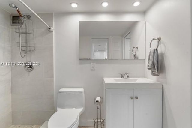 465 Ocean Dr 524, Miami Beach, FL 33139