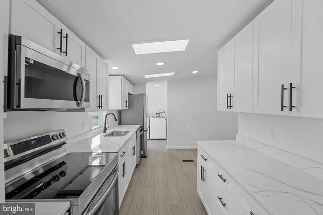 402 BOONES DR, Lothian, MD 20711