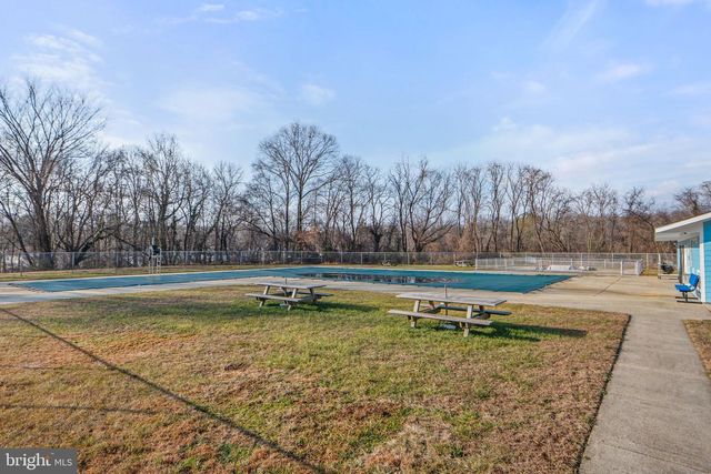 402 BOONES DR, Lothian, MD 20711