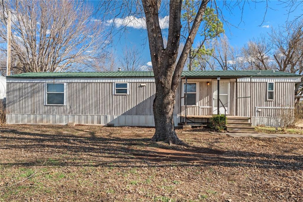 Image 1 of property listing at 723 S 3rd Street, Kingfisher, OK 73750