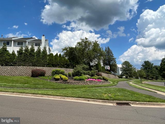 32 WYCKWOOD CT, Newtown, PA 18940