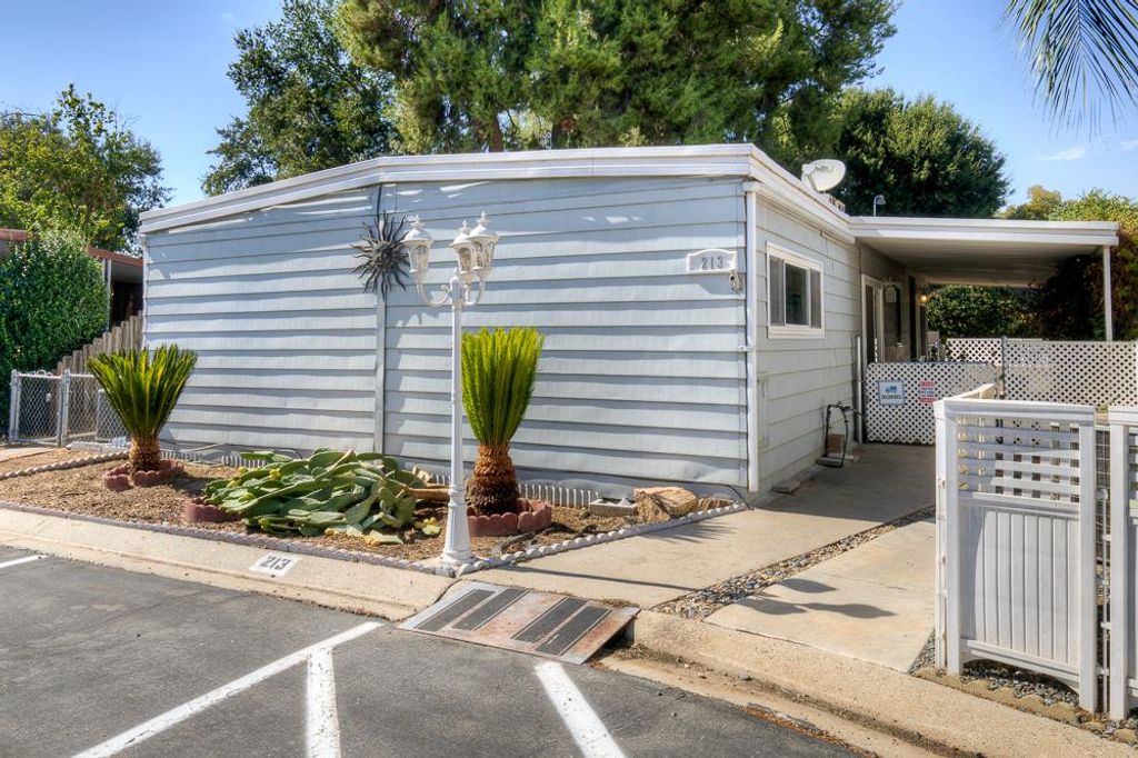 9360 N Blackstone Avenue # 213, Fresno, CA 93720