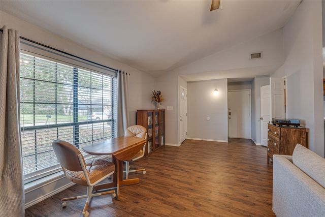 210 Wilshire Drive, Glenn Heights, TX 75154