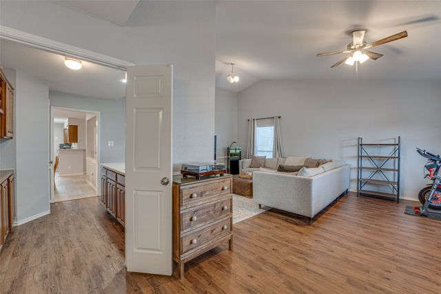 210 Wilshire Drive, Glenn Heights, TX 75154