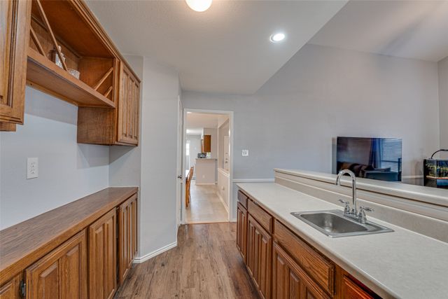 210 Wilshire Drive, Glenn Heights, TX 75154