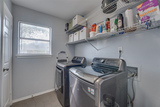 210 Wilshire Drive, Glenn Heights, TX 75154