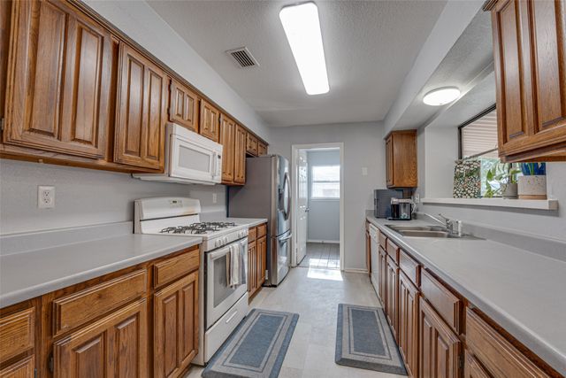 210 Wilshire Drive, Glenn Heights, TX 75154