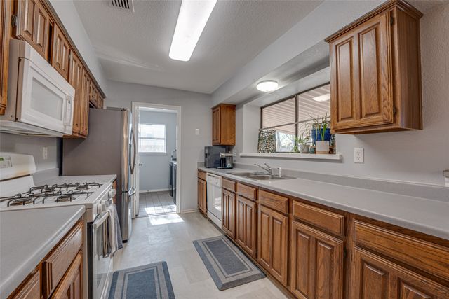 210 Wilshire Drive, Glenn Heights, TX 75154