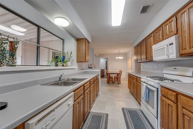 210 Wilshire Drive, Glenn Heights, TX 75154