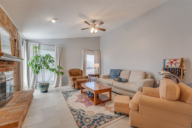 210 Wilshire Drive, Glenn Heights, TX 75154