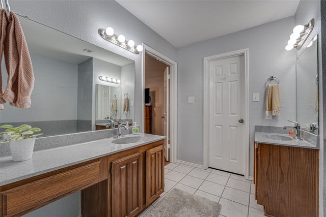 210 Wilshire Drive, Glenn Heights, TX 75154