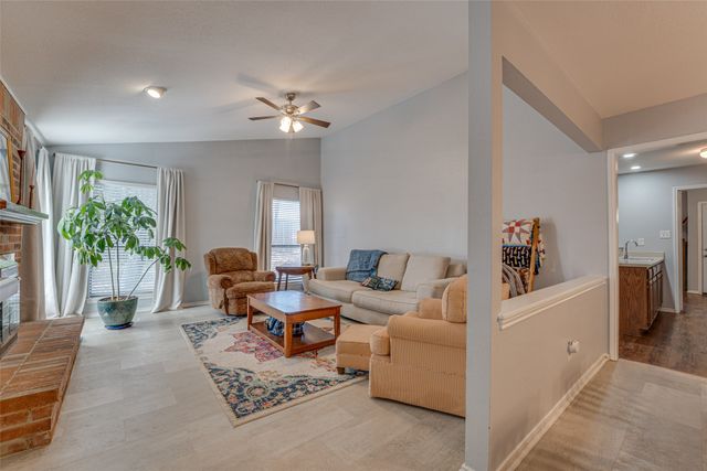 210 Wilshire Drive, Glenn Heights, TX 75154