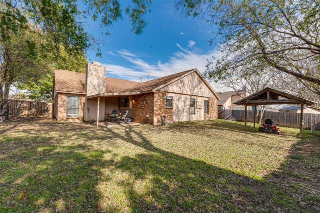 210 Wilshire Drive, Glenn Heights, TX 75154