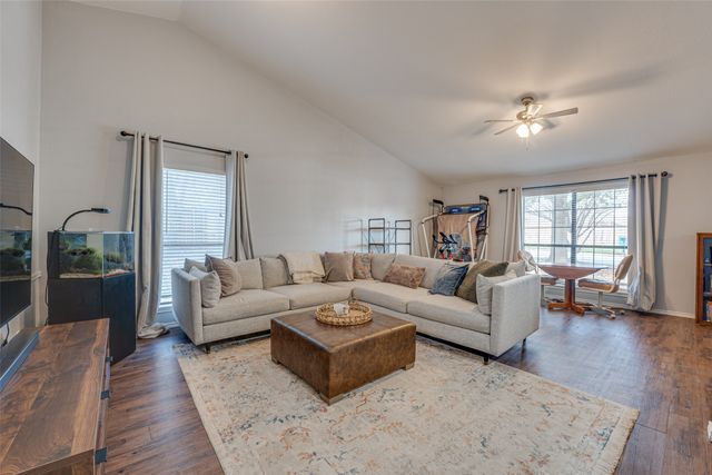 210 Wilshire Drive, Glenn Heights, TX 75154