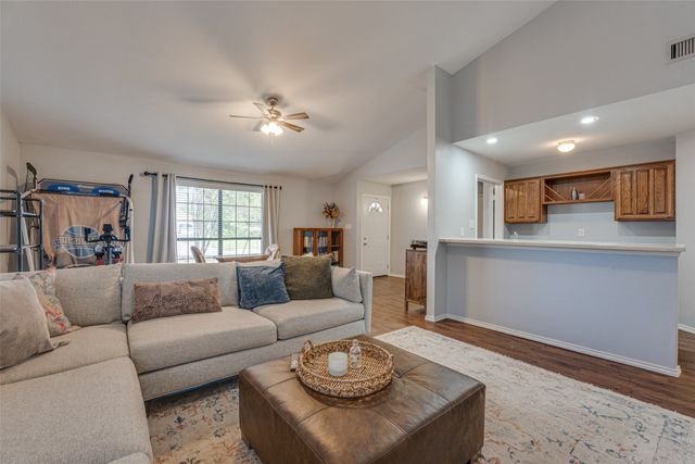 210 Wilshire Drive, Glenn Heights, TX 75154