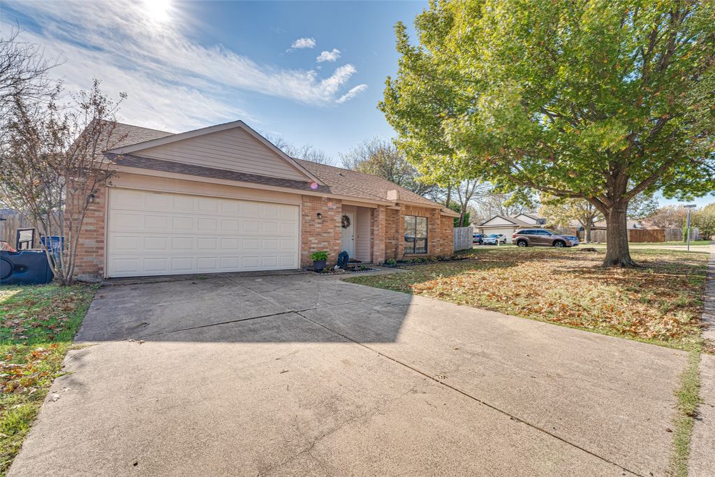 210 Wilshire Drive, Glenn Heights, TX 75154