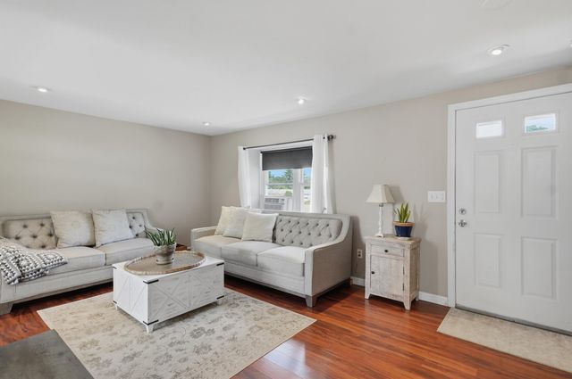 36 Scott Lane, Sandown, NH 03873